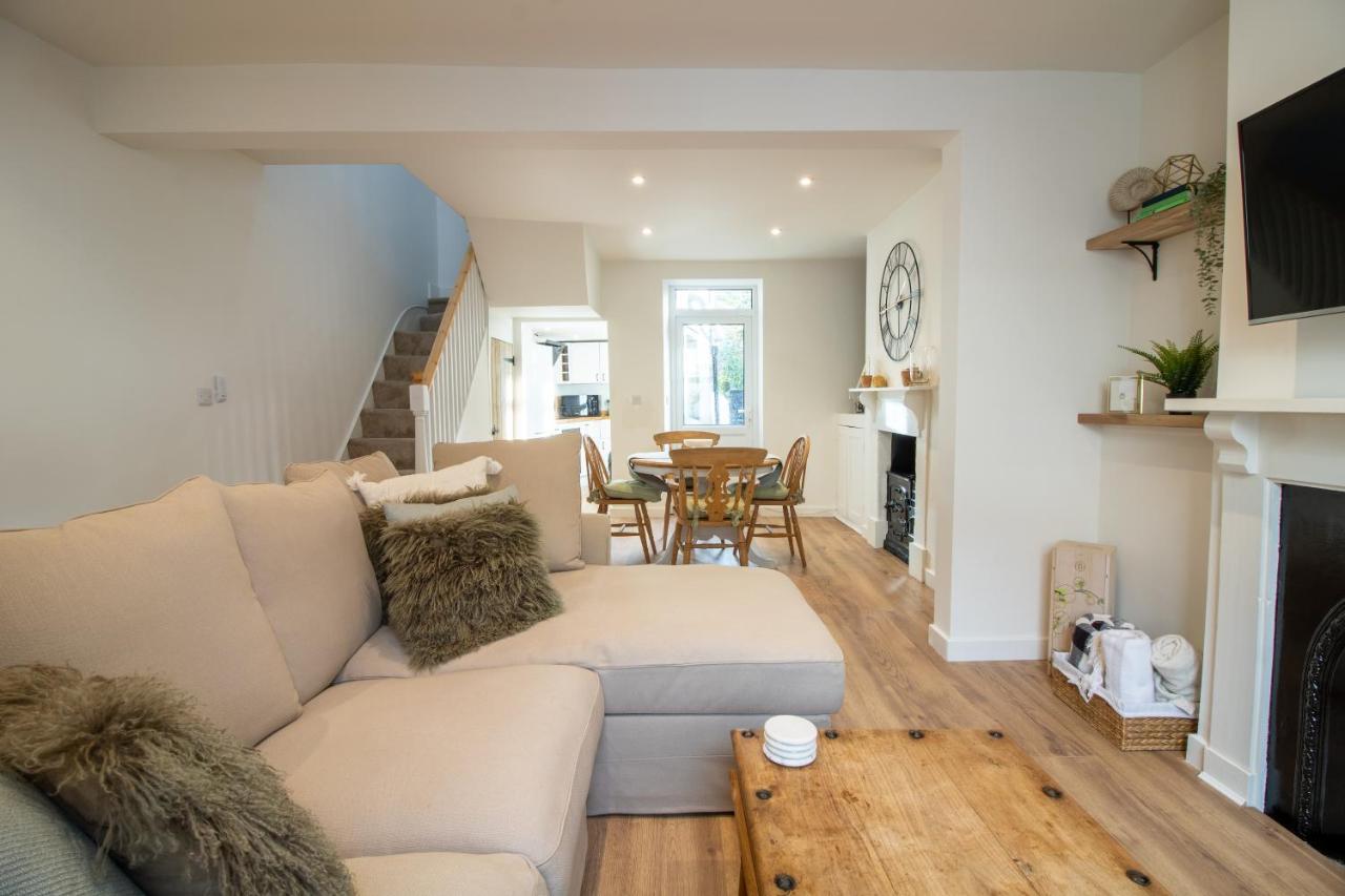 Stylish And Modern Town Centre End-Of Terrace Home Newton Abbot Exterior photo